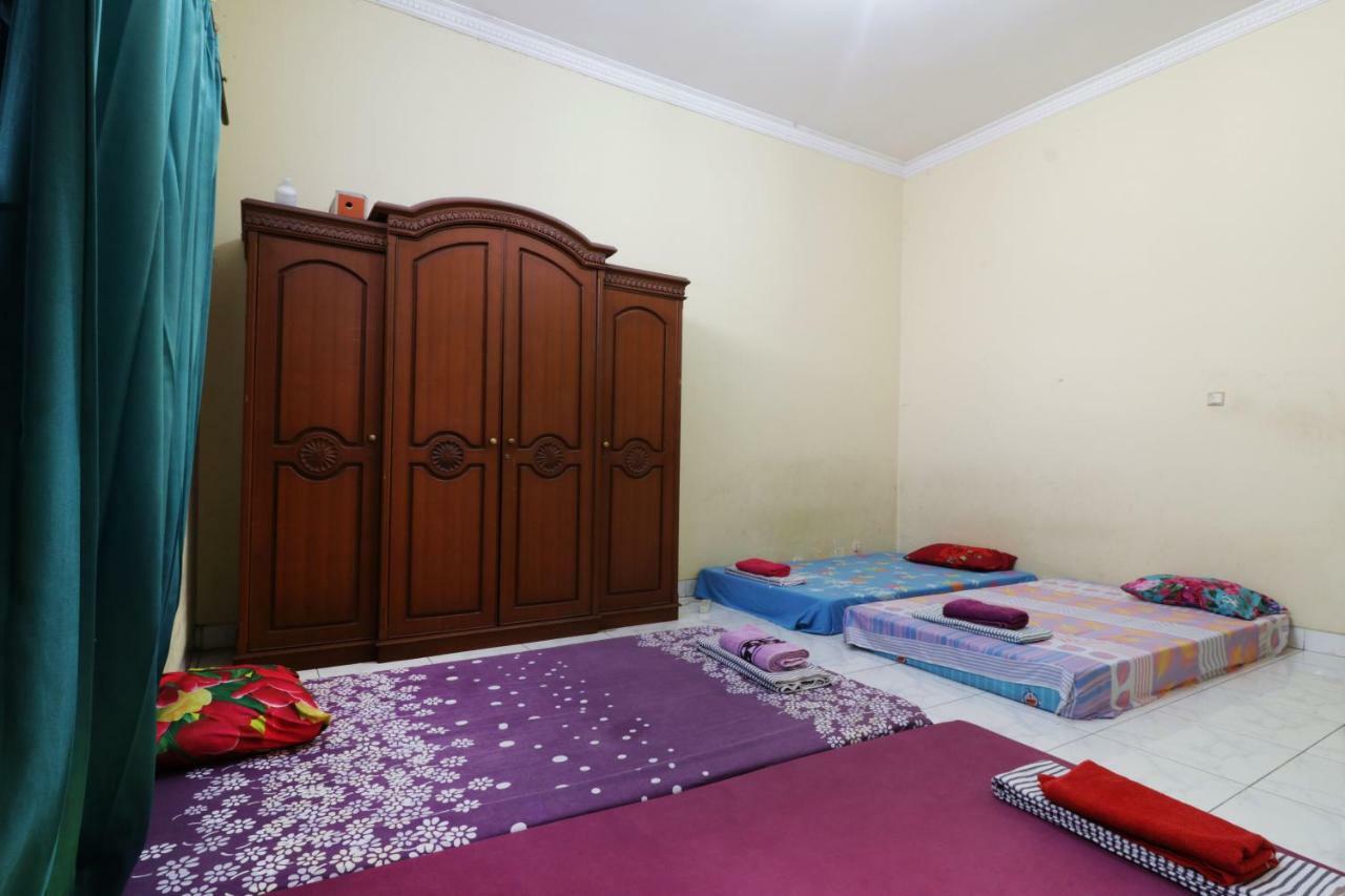 Backpack Syariah Cempaka Putih Barat Hostel Джакарта Екстериор снимка