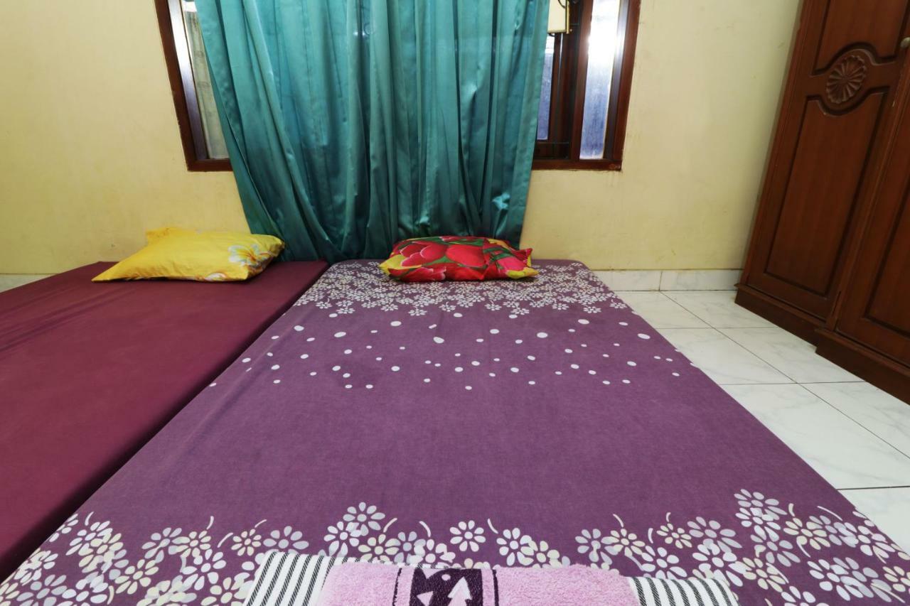 Backpack Syariah Cempaka Putih Barat Hostel Джакарта Екстериор снимка