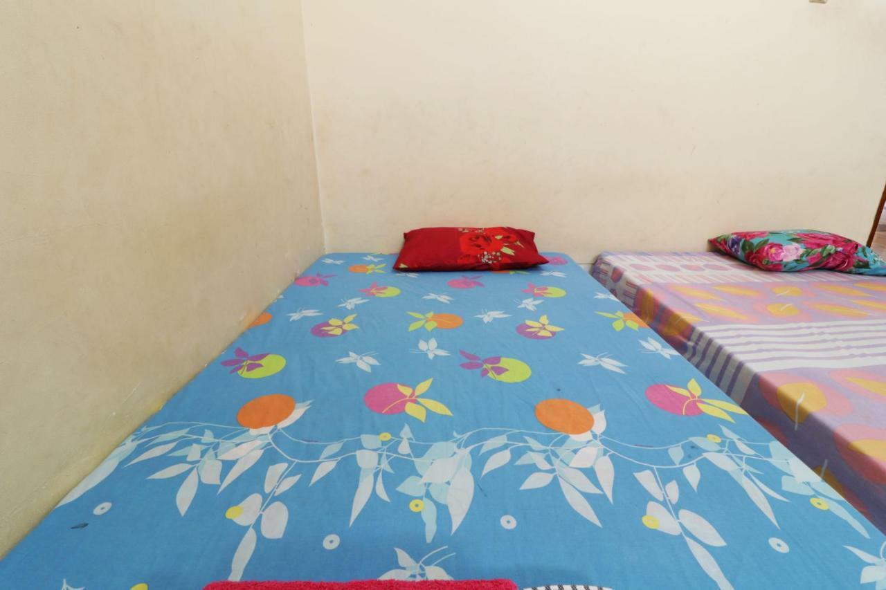 Backpack Syariah Cempaka Putih Barat Hostel Джакарта Екстериор снимка