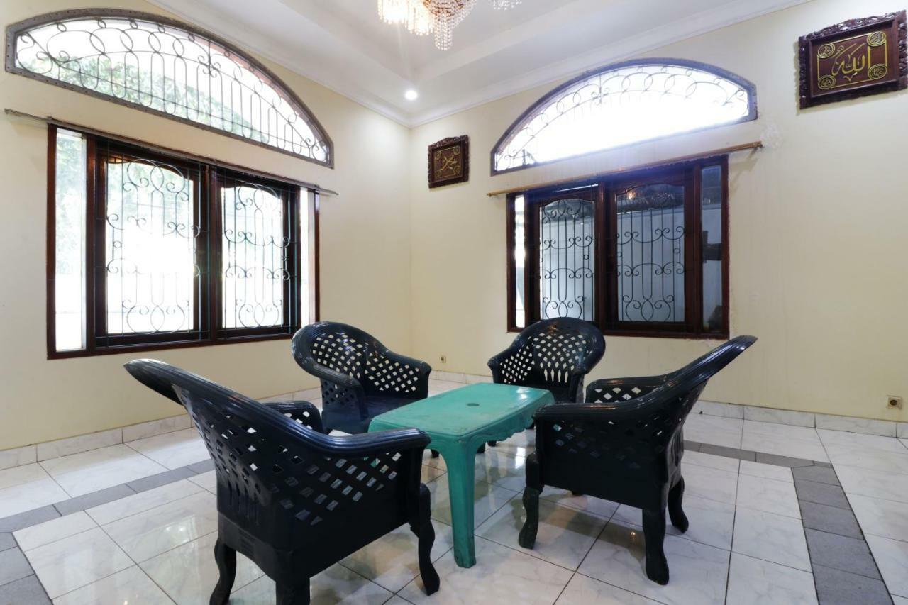 Backpack Syariah Cempaka Putih Barat Hostel Джакарта Екстериор снимка