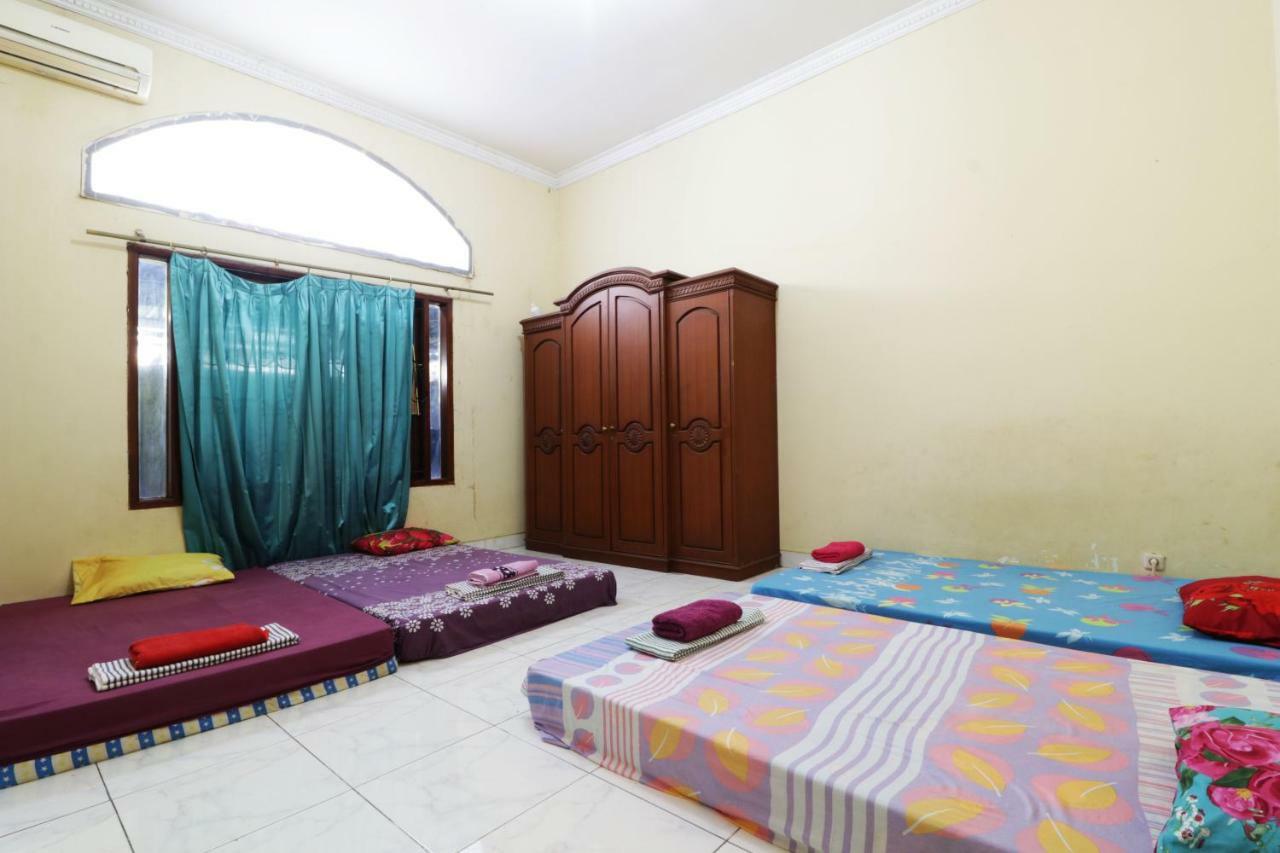 Backpack Syariah Cempaka Putih Barat Hostel Джакарта Екстериор снимка