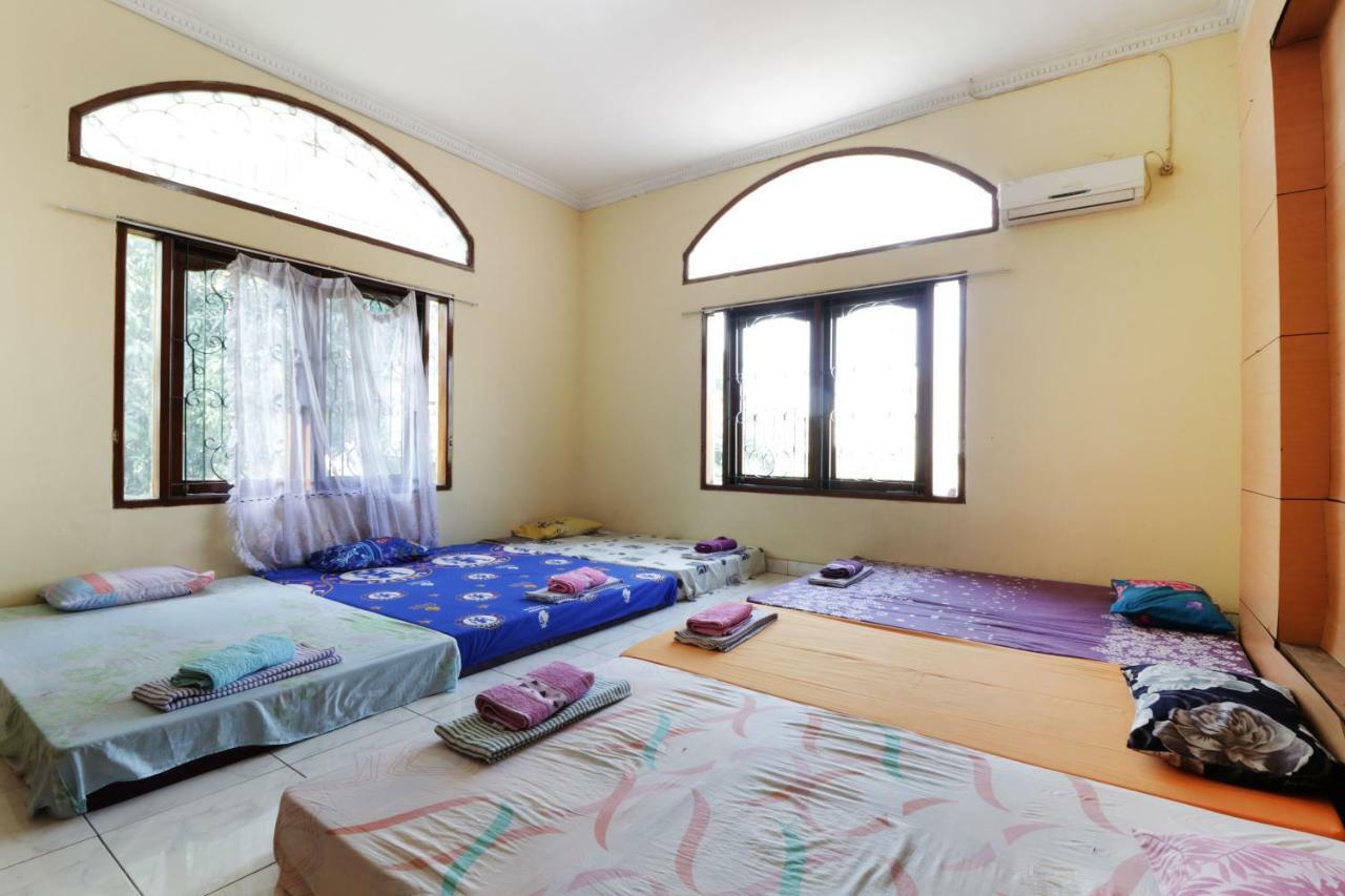 Backpack Syariah Cempaka Putih Barat Hostel Джакарта Екстериор снимка